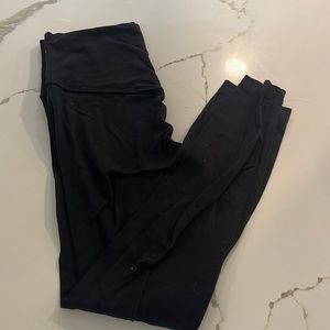 Black lululemon aligns!